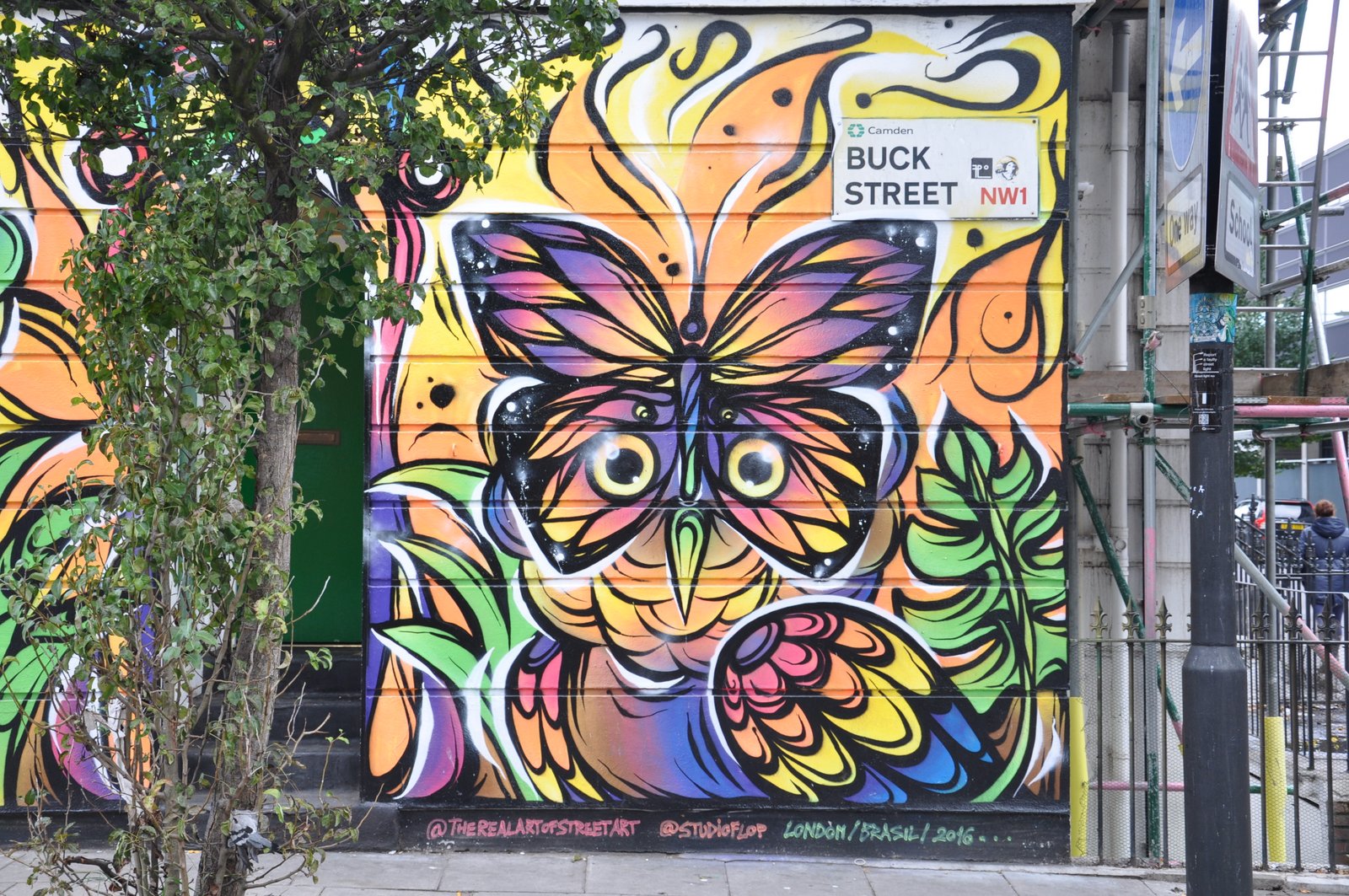Un hibou de l'artiste brésilien Studioflop sur les murs de Camden Town